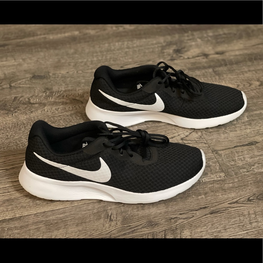 Nike Tanjun in like new condition, only worn a few times.